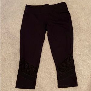 SO Black Yoga Capri